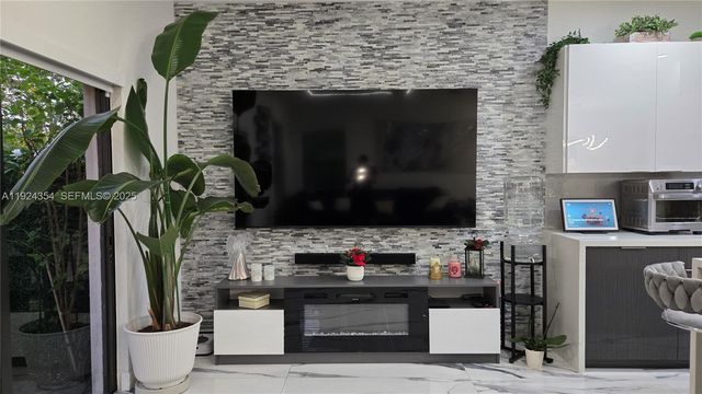 21380 NE 2nd Ct, Miami, FL 33179