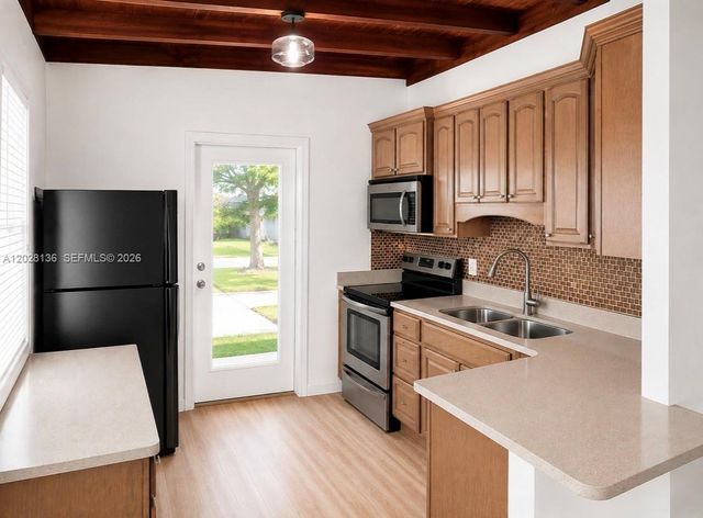 810 NE 3rd Avenue, Pompano Beach, FL 33060