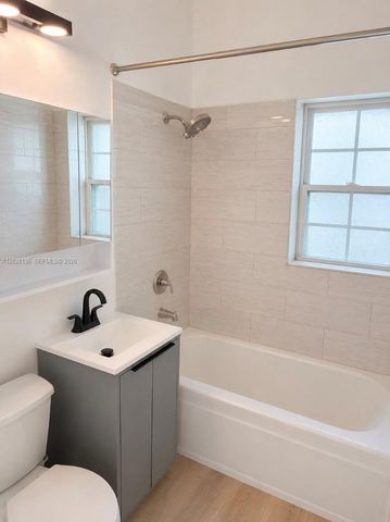 810 NE 3rd Avenue, Pompano Beach, FL 33060