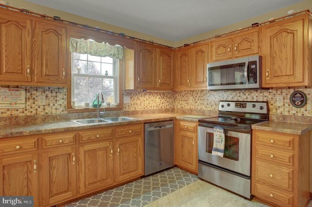406 FREEDOM DR, Shippensburg, PA 17257