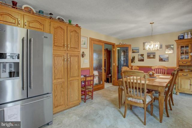 406 FREEDOM DR, Shippensburg, PA 17257