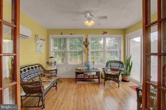 406 FREEDOM DR, Shippensburg, PA 17257