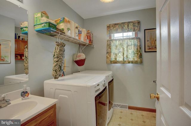 406 FREEDOM DR, Shippensburg, PA 17257