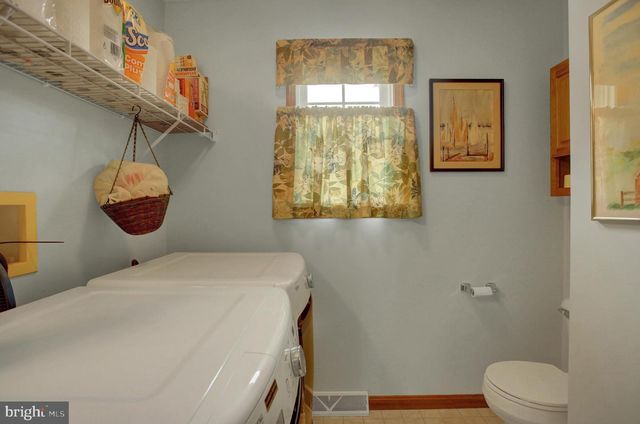 406 FREEDOM DR, Shippensburg, PA 17257