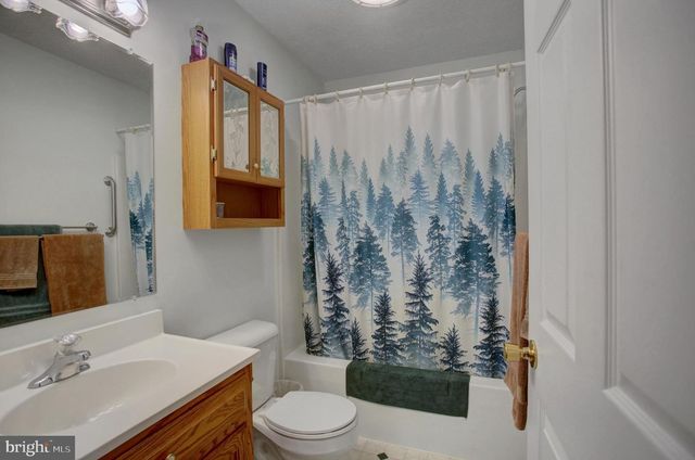 406 FREEDOM DR, Shippensburg, PA 17257