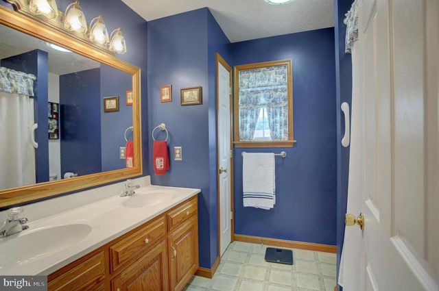 406 FREEDOM DR, Shippensburg, PA 17257