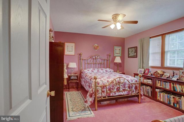 406 FREEDOM DR, Shippensburg, PA 17257