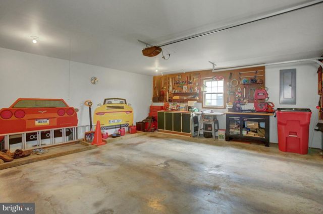 406 FREEDOM DR, Shippensburg, PA 17257