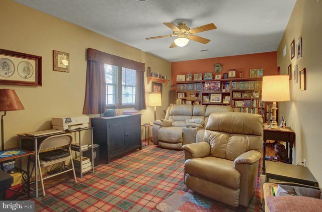 406 FREEDOM DR, Shippensburg, PA 17257