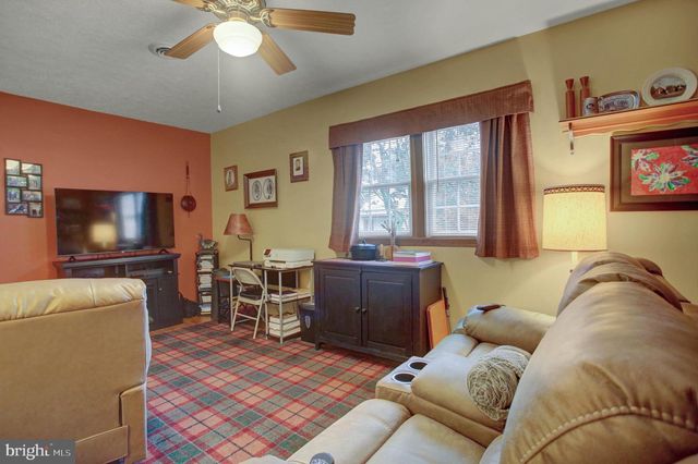 406 FREEDOM DR, Shippensburg, PA 17257