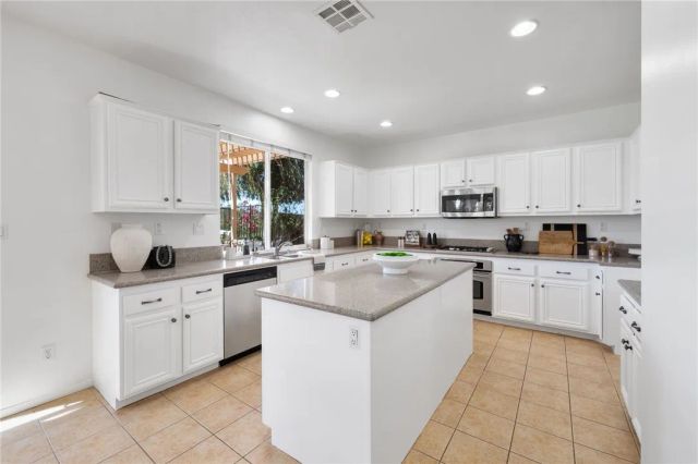 45211 Tioga Street, Temecula, CA 92592