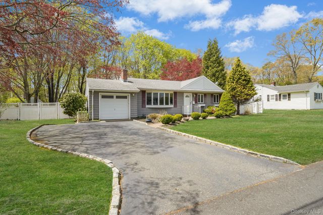 34 Oxbow Road, Patchogue, NY 11772