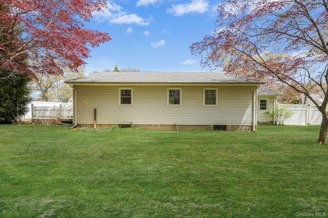 34 Oxbow Road, Patchogue, NY 11772