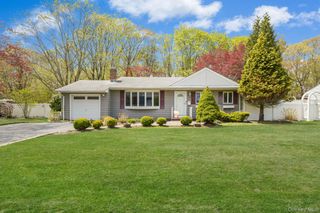 34 Oxbow Road, Patchogue, NY 11772