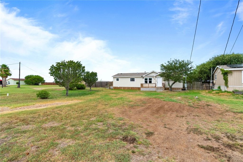 190 Lago Vista Dr, Rockport, TX 78382 — photo 2