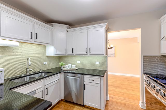 2431 Cobblewood Drive, Northbrook, IL 60062