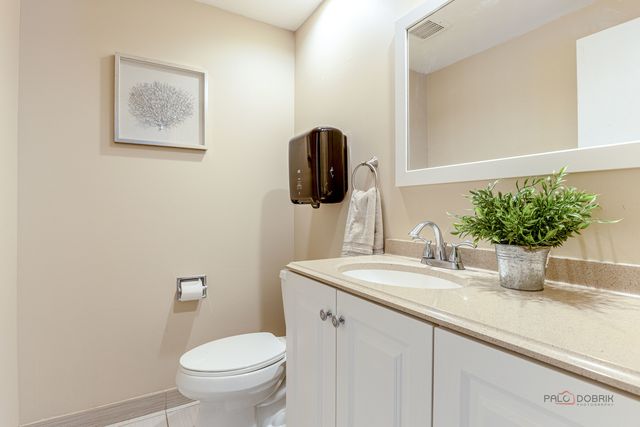 2431 Cobblewood Drive, Northbrook, IL 60062