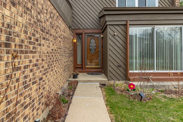 2431 Cobblewood Drive, Northbrook, IL 60062