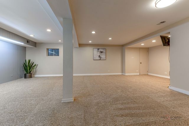 2431 Cobblewood Drive, Northbrook, IL 60062