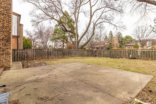 2431 Cobblewood Drive, Northbrook, IL 60062