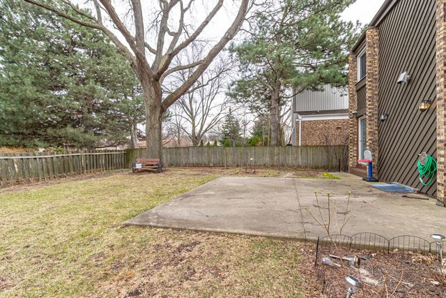 2431 Cobblewood Drive, Northbrook, IL 60062