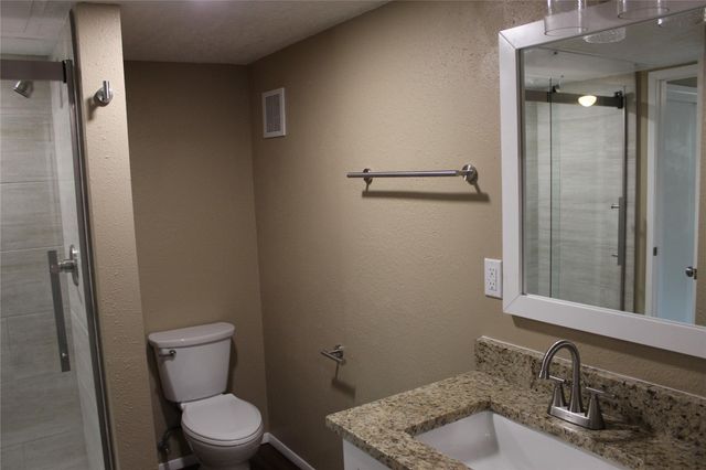 2011 Spenwick Drive 427, Houston, TX 77055