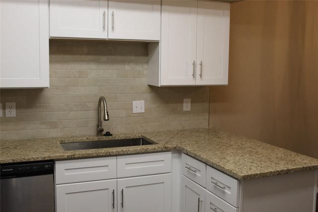 2011 Spenwick Drive 427, Houston, TX 77055