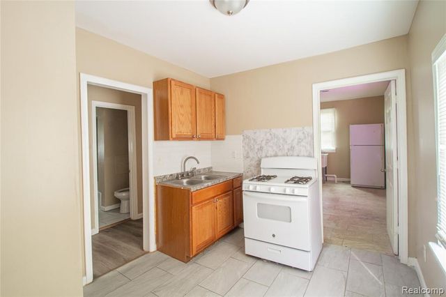 14874 Dolphin Street, Detroit, MI 48223