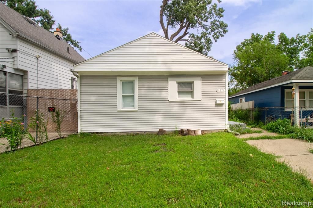 14874 Dolphin Street, Detroit, MI 48223