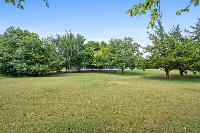 1088 Bub Hill Road, Whitewright, TX 75491