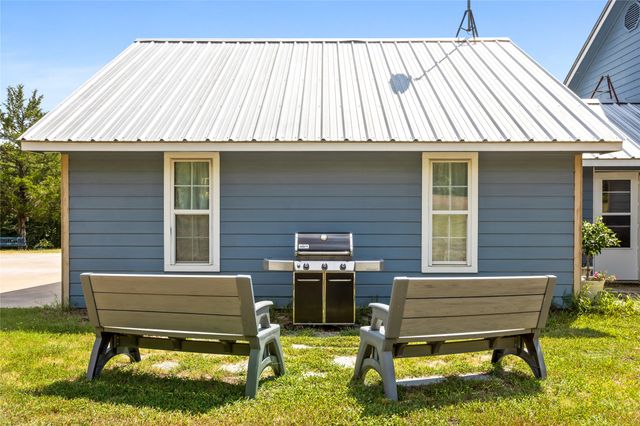 1088 Bub Hill Road, Whitewright, TX 75491