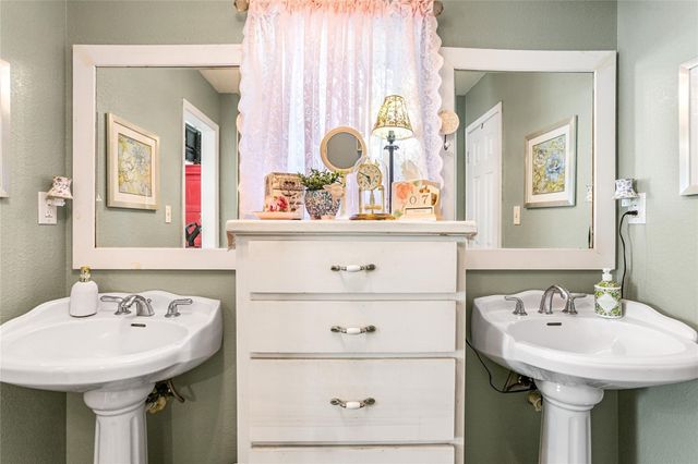 1088 Bub Hill Road, Whitewright, TX 75491
