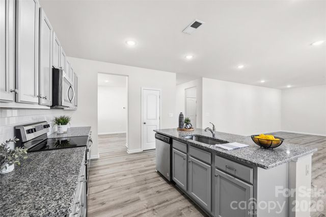 7024 Maple Run Circle, Charlotte, NC 28215