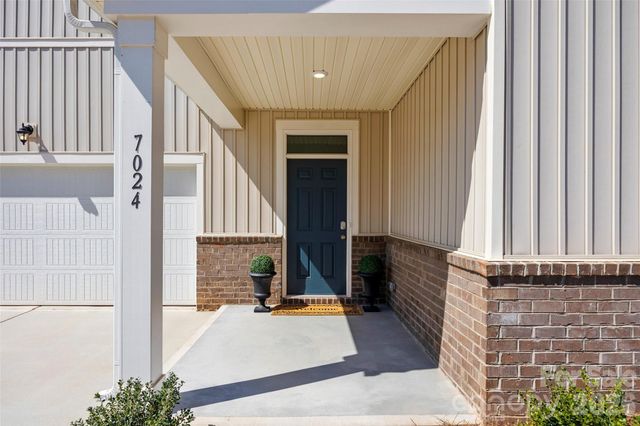 7024 Maple Run Circle, Charlotte, NC 28215