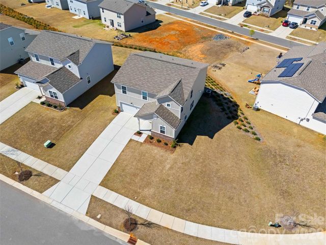 7024 Maple Run Circle, Charlotte, NC 28215