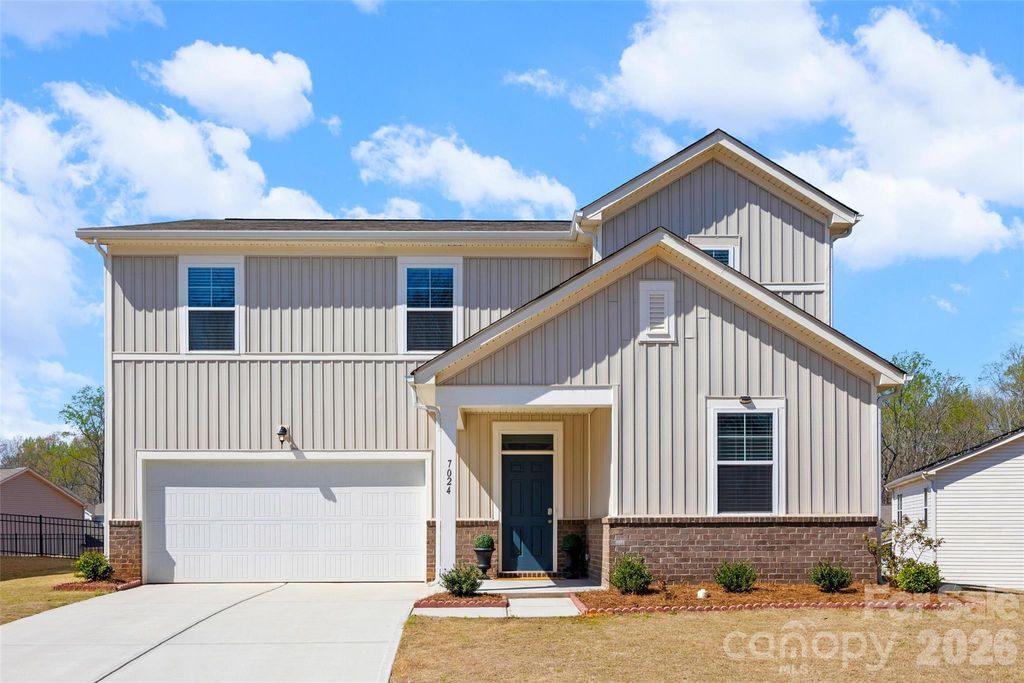 7024 Maple Run Circle, Charlotte, NC 28215