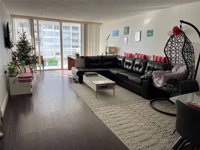 18051 Biscayne Blvd 903, Aventura, FL 33160