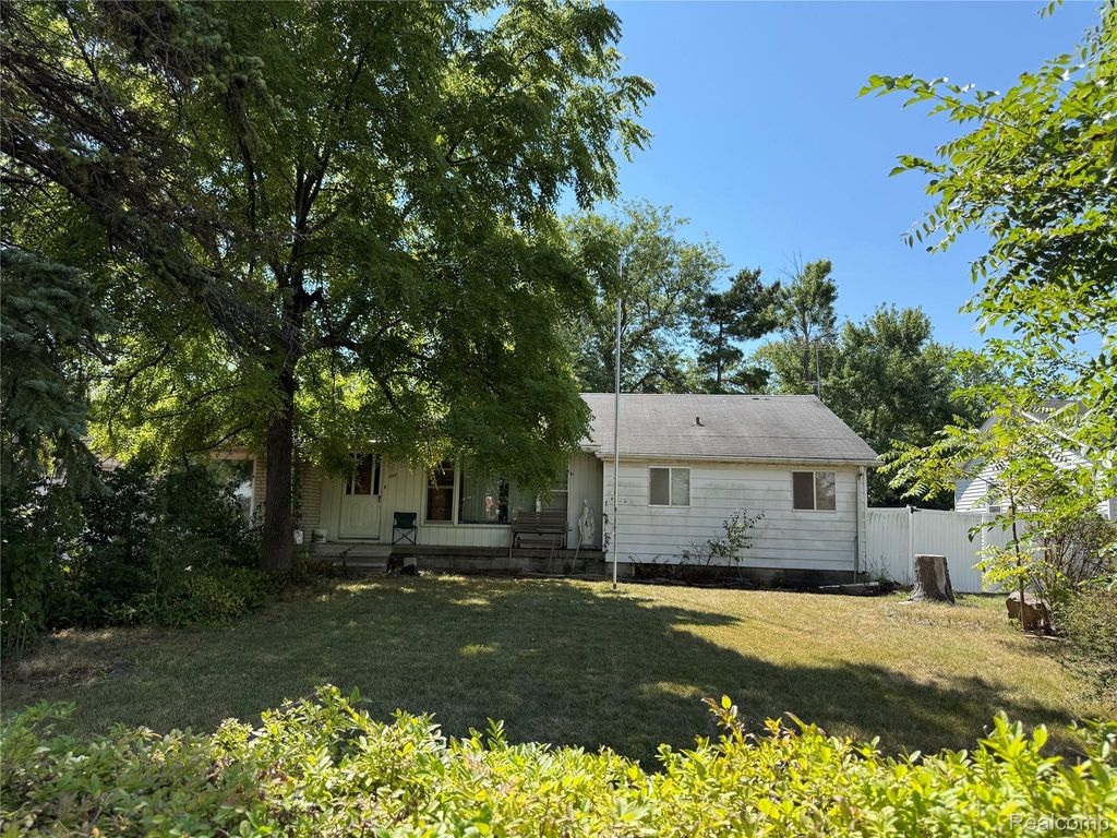 3245 Van Horn Road, Trenton, MI 48183