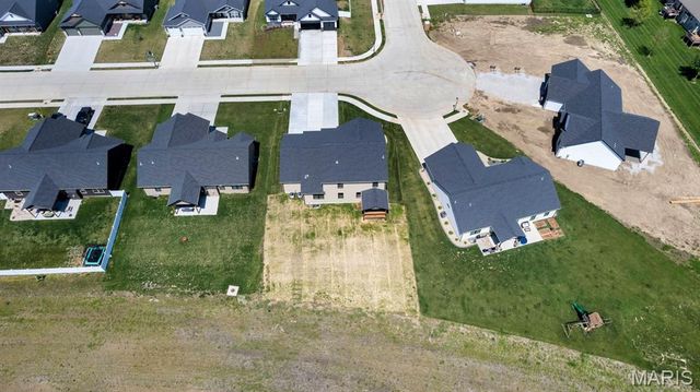 421 Rumsfeld Drive, Troy, IL 62294