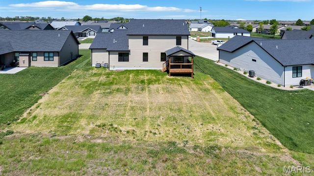 421 Rumsfeld Drive, Troy, IL 62294