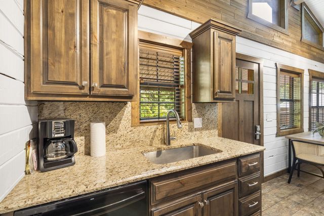 26 Cave Lane 15, Branson, MO 65616