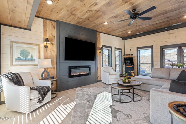 327 Rambling Creek Way, Sevierville, TN 37862