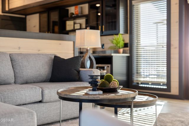 327 Rambling Creek Way, Sevierville, TN 37862