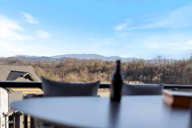 327 Rambling Creek Way, Sevierville, TN 37862