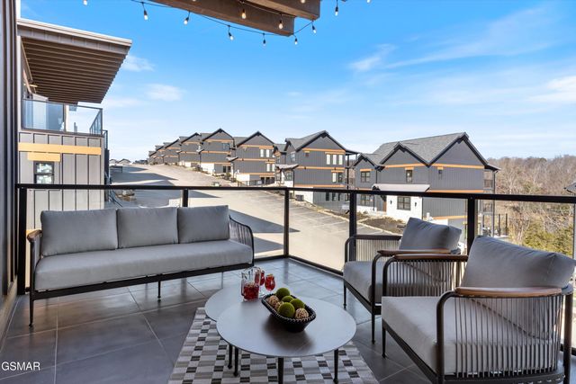 327 Rambling Creek Way, Sevierville, TN 37862