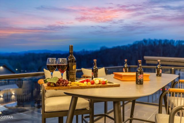 327 Rambling Creek Way, Sevierville, TN 37862