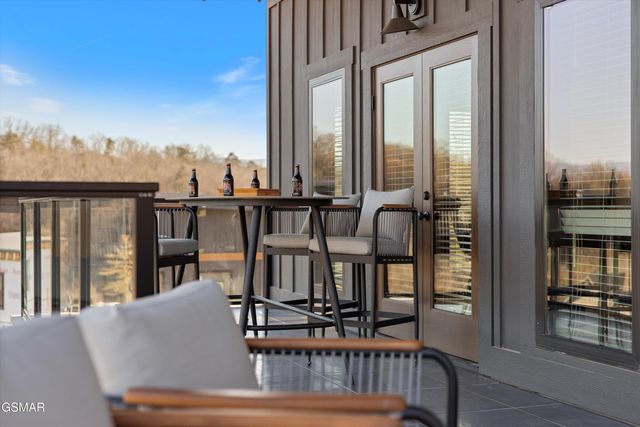 327 Rambling Creek Way, Sevierville, TN 37862