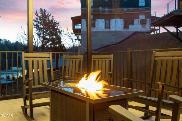 327 Rambling Creek Way, Sevierville, TN 37862