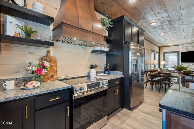 327 Rambling Creek Way, Sevierville, TN 37862