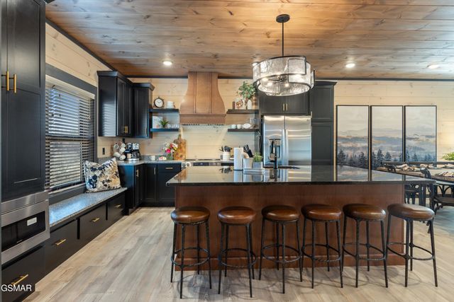 327 Rambling Creek Way, Sevierville, TN 37862